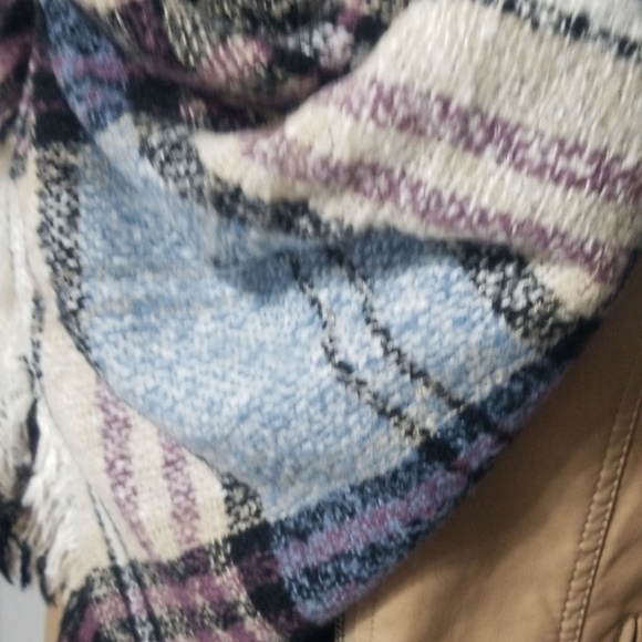 💥Last One! 💥 Purple/Tan Plaid Blanket Scarf - Picture 3 of 3